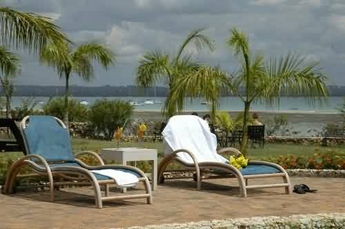 Coral Beach Hotel - beach